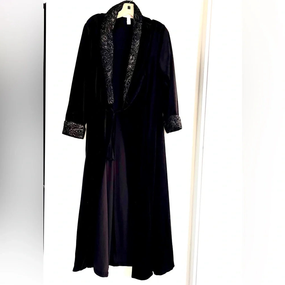Oscar de la Renta Pink Label Vintage Black Velvet Robe